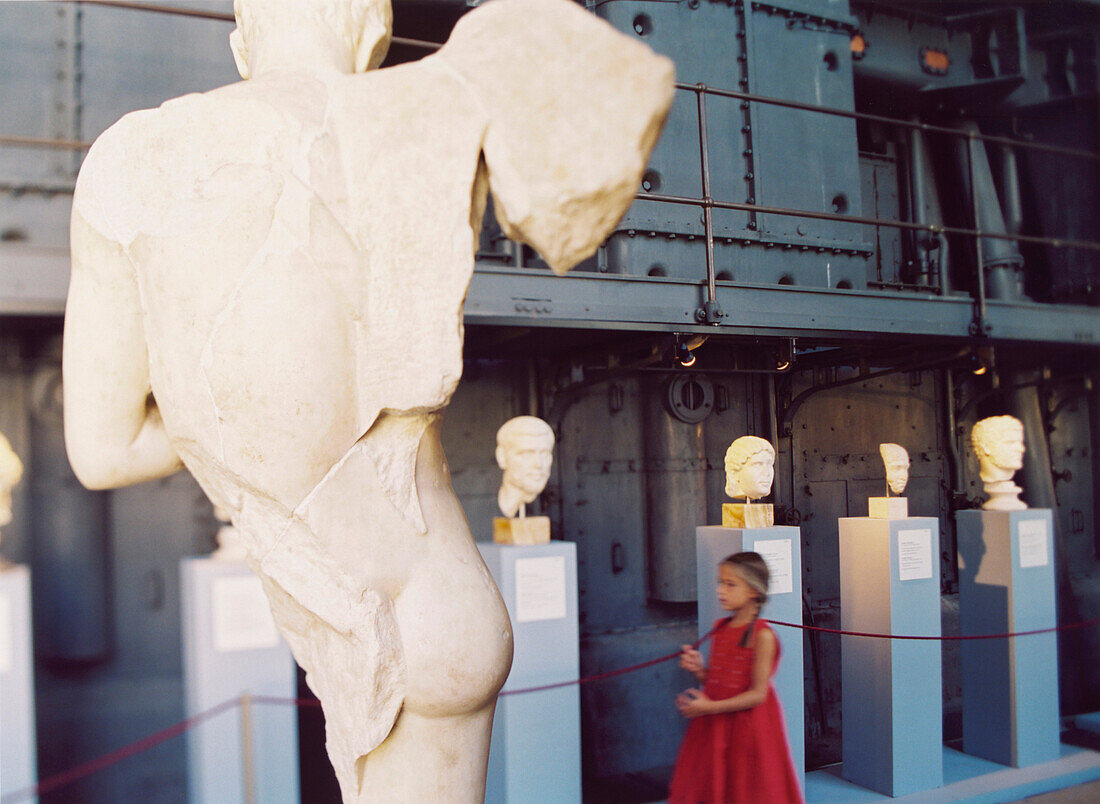 Museo Montemartini, Ehemaliges Elektrizitätswerk, Heute Museum mit vielen römischen Nachbildungen griechischer, antiker Skulpturen, Rom, Italien