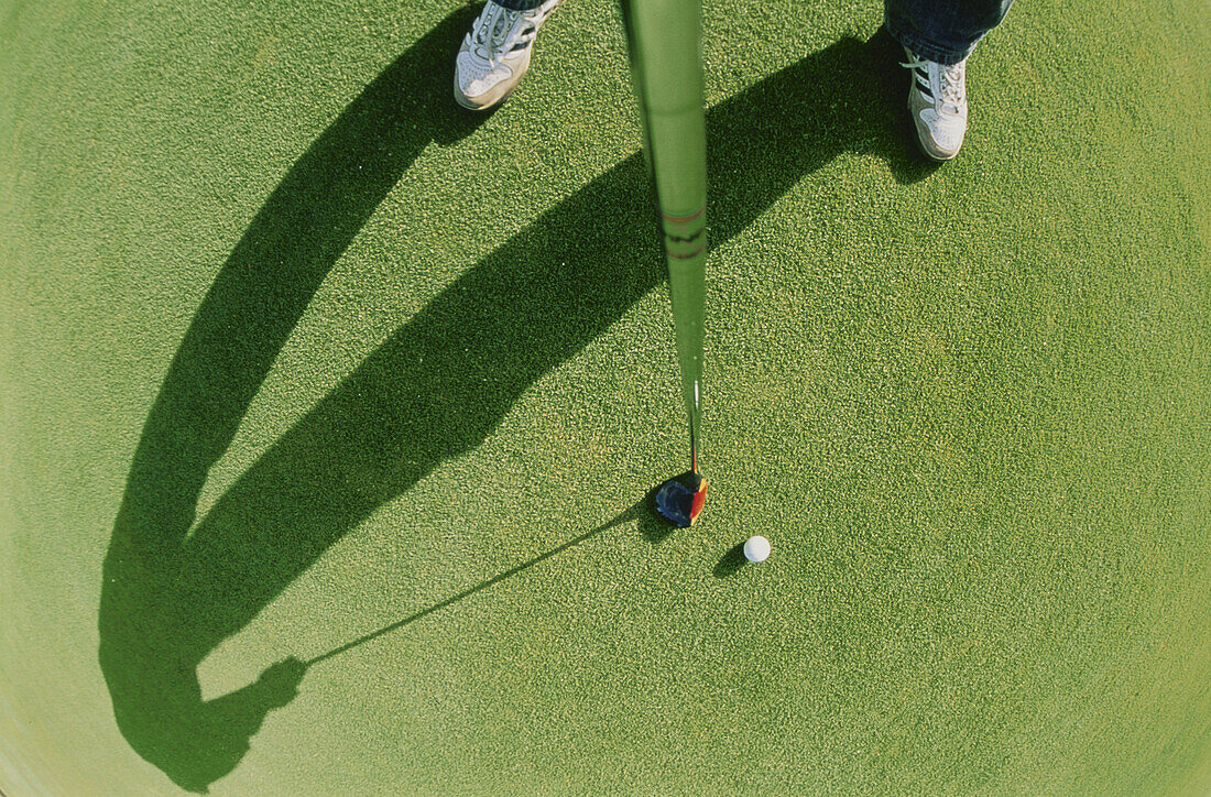 Golfspieler beim Anschlag