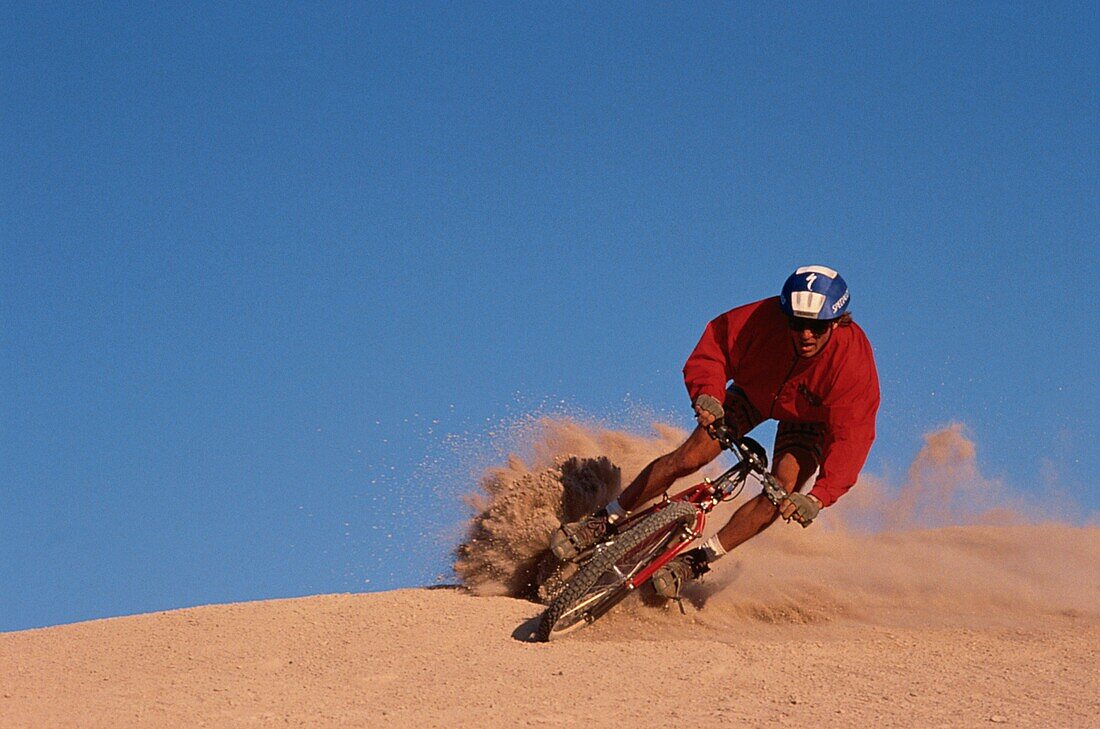 Mountainbiking in desert