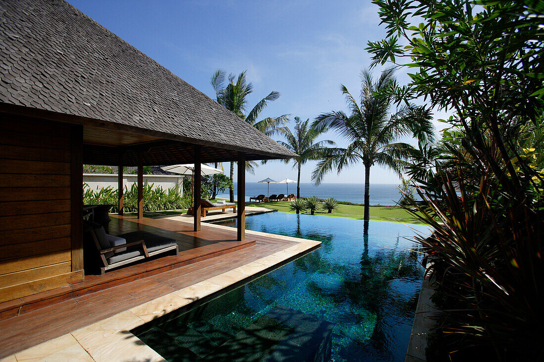 Das Schwimmbecken, Swimming Pool in einem Hotel, nahe Uluwatu, Bali, Indonesien