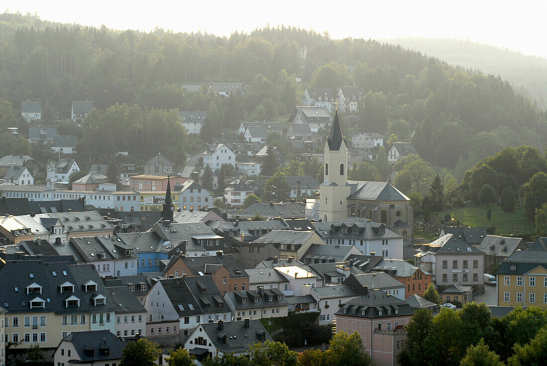 Blick auf Bad Lobenstein mit Stadtkirche St. Michaelis, Bad Lobenstein, Thüringen, Deutschland