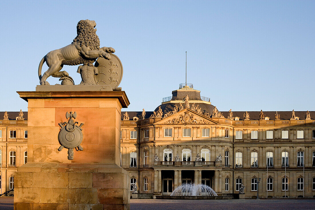 Blick über den Schlossplatz zum Neuen Schloss, Stuttgart, Baden-Württemberg, Deutschland