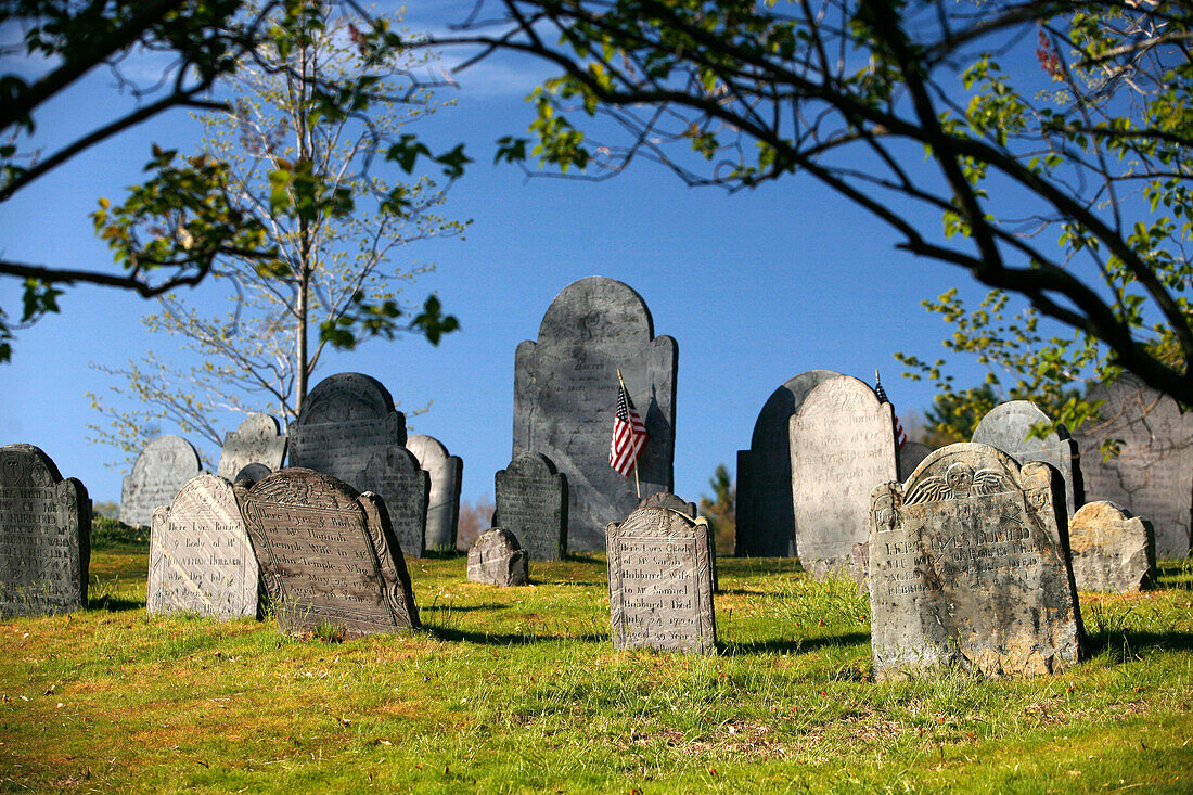 Grabsteine in einem Friedhof, Concord, Massachusetts, USA