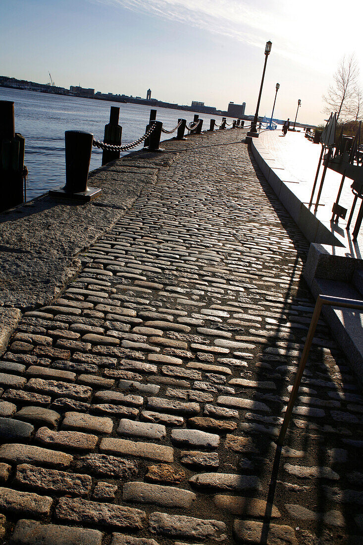 Promenade bei Boston Hafen, Boston, Massachusetts, USA