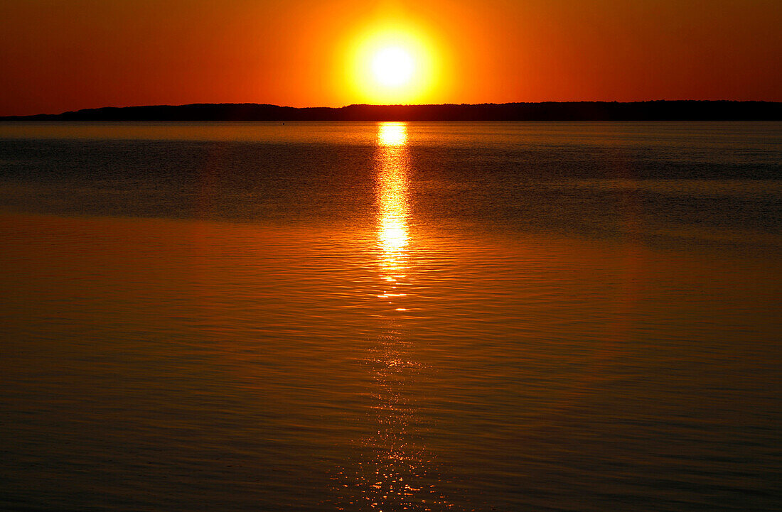 Ein Sonnenuntergang bei Wellfleet Hafen, Cape Cod, Massachusetts, USA