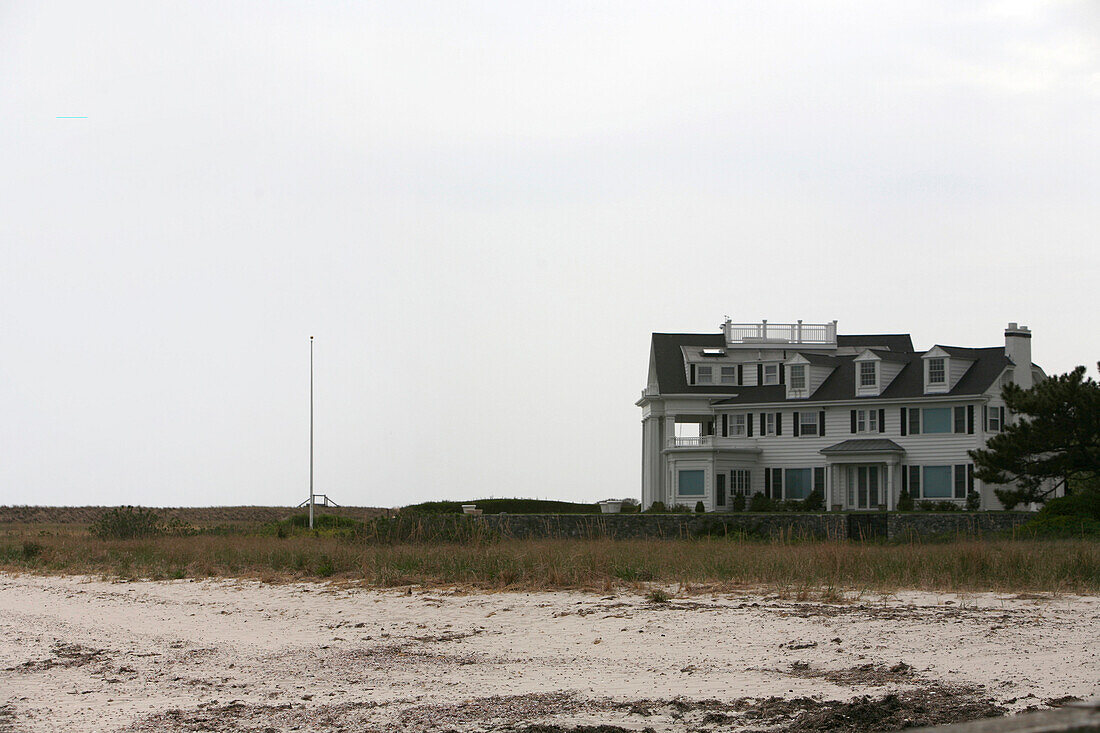 Küstenlandschaft und Haus, Hyannis Port Mansion, Cape Cod, Massachusetts, USA