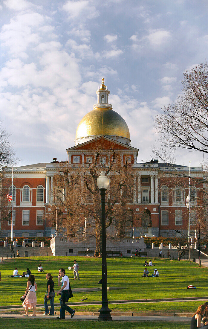 Parklandschaft und Rathaus, State House, Boston Common, Boston, Massachusetts, USA