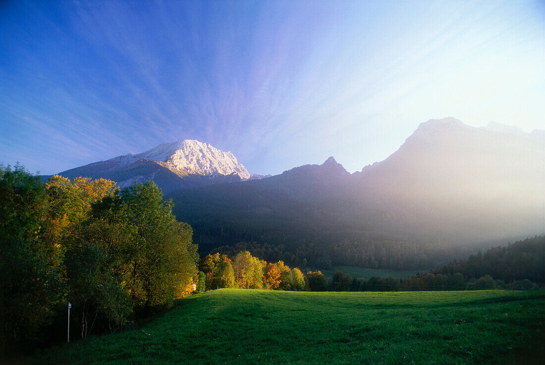 Watzmann massif and cirrus clouds in autumn, Ramsau, Berchtesgadener Land, Bavaria, Germany