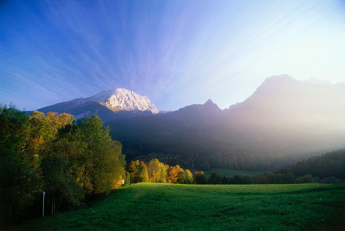 Watzmann und Cirrus Wolken im Herbst, Ramsau, Berchtesgadener Land, Bayern, Deutschland