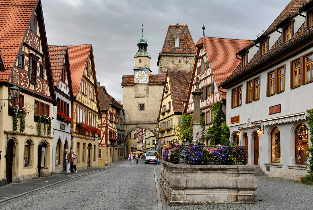 View of the medieval old town with tower and half-timbered houses, Markusturm, Roederbogen, Rothenburg ob der Tauber, Franconia, Bavaria, Germany
