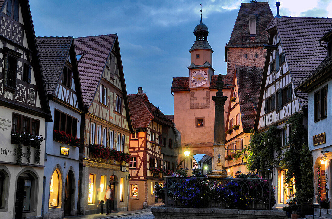 Der Altstadt mit Markusturm, Röderbogen, Rothenburg ob der Tauber, Franken, Bayern, Deutschland