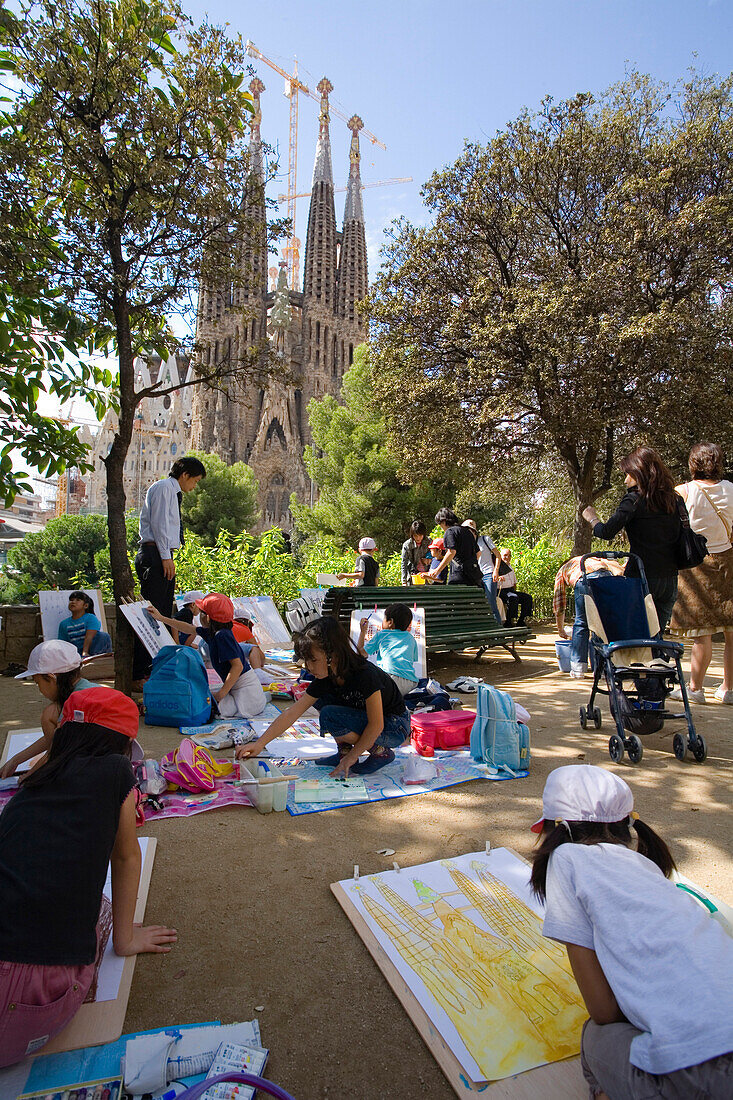children painting La Sagrada Familia, Antonio Gaudi, modernism, Placa Gaudi, Eixample, Barcelona, Spain