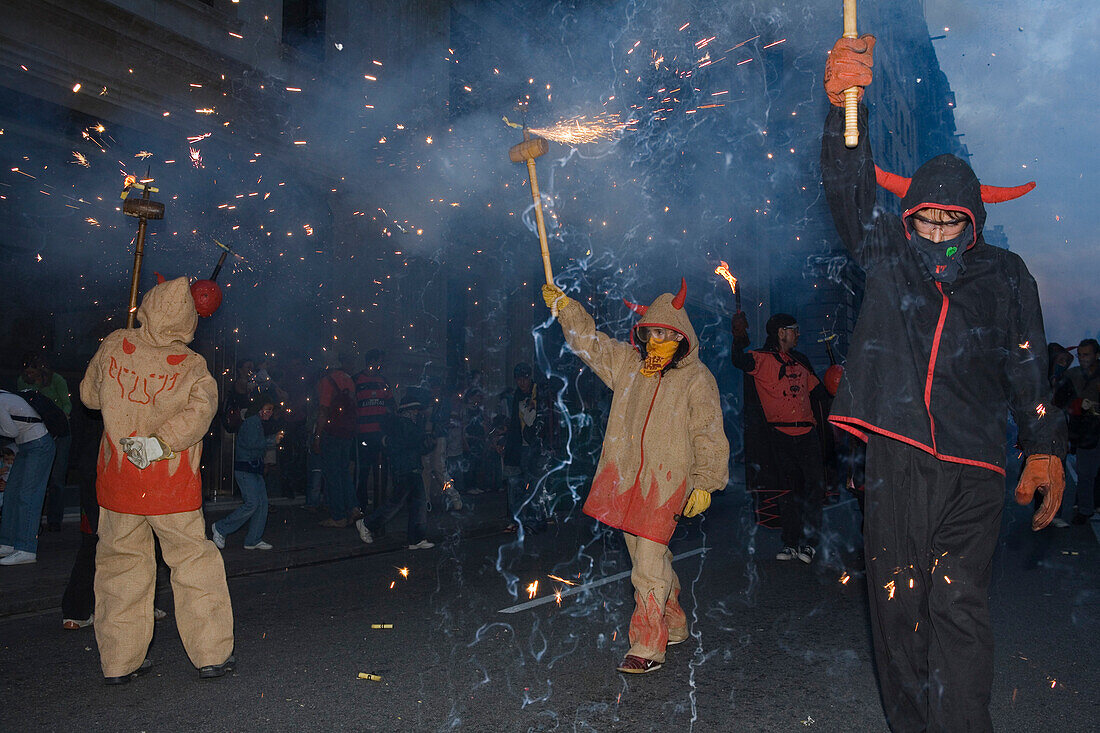 Correfoc, fireworks, Festa de la Merce, city festival, September, Barri Gotic, Ciutat Vella, Barcelona, Spanien