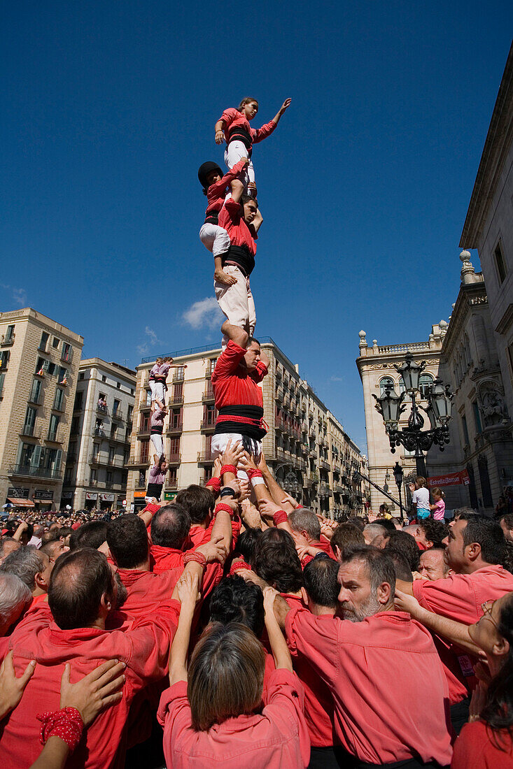 Castellers, human tower, Festa de la Merce, city festival, September, Placa de Sant Jaume, Barri Gotic, Ciutat Vella, Barcelona, Spanien