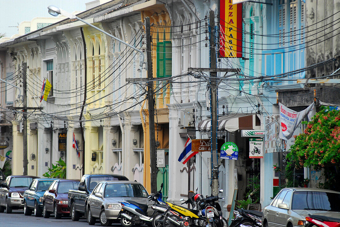 Bunte Häuserzeile in der Altstadt, Phuket Town, Thailand