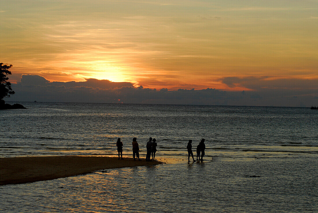 Sonnenuntergang vom Strand des Hauptquartiers, Surin Islands Marine Nationalpark, Ko Surin, Phang Nga, Thailand