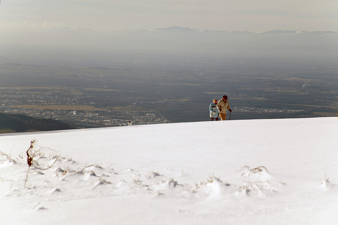 Winterspaziergang auf dem Kandel, nahe Waldkirch, Schwarzwald, Baden-Wuerttemberg, Deutschland