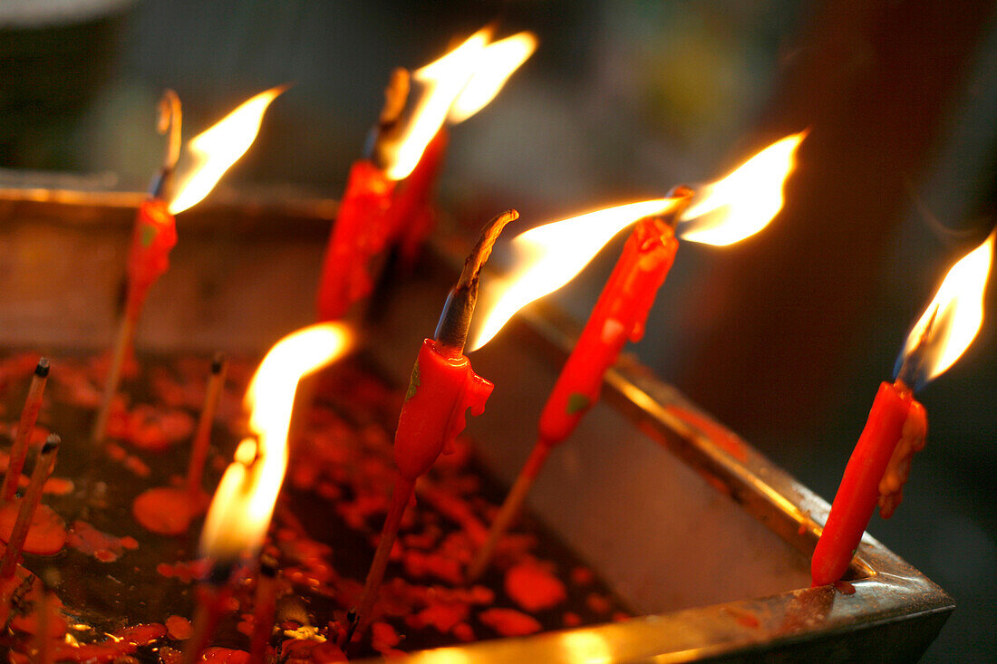 Räucherstäbchen und Kerzen, Tempel, Singapur