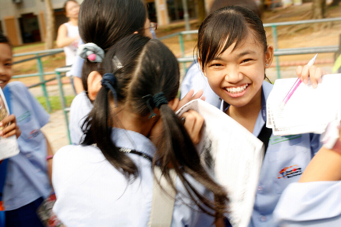 Schulkinder, Little India, Singapur