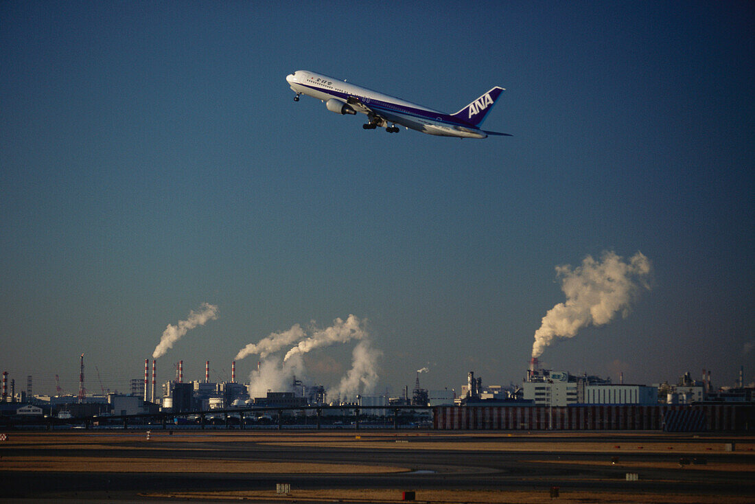 Flugzeug beim Abflug, Flughafen, Tokyo, Japan
