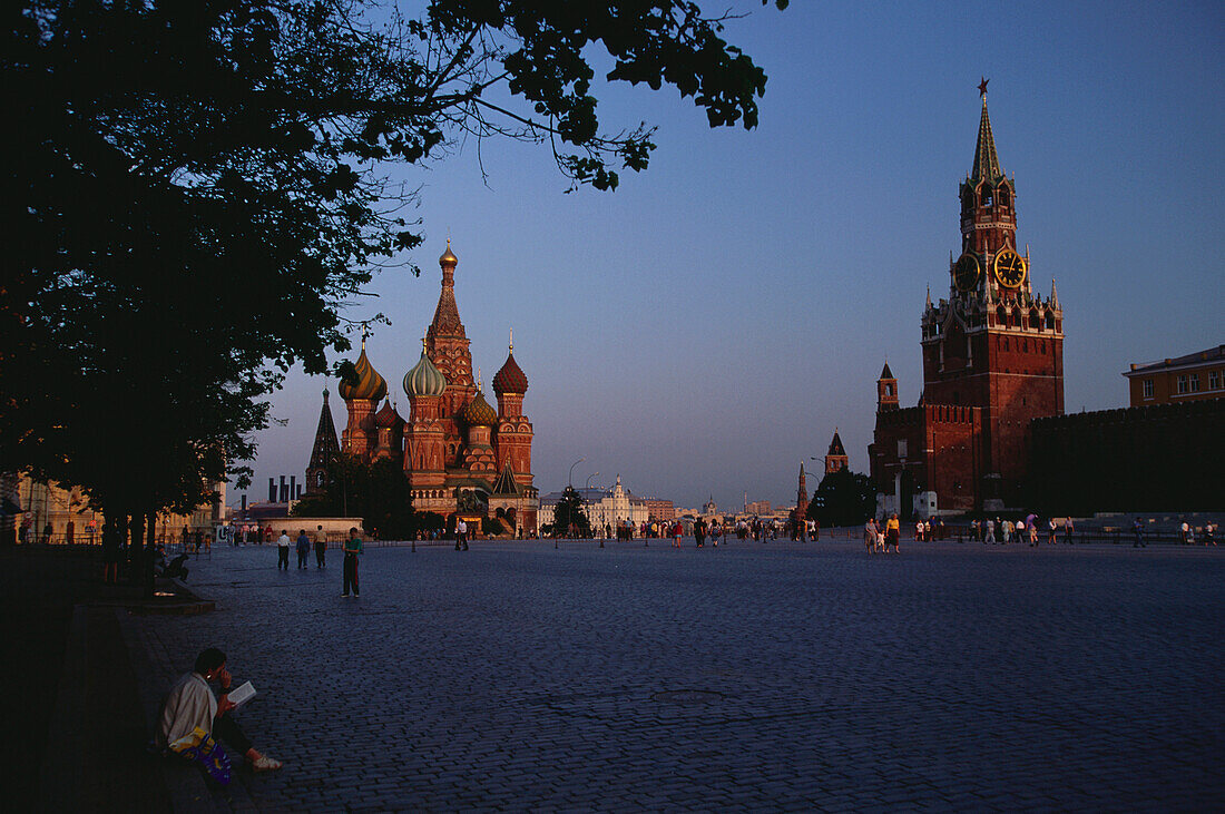 Roter Platz, Basilius Kathedrale, Spasskaya Turm, Erlöserturm, Moskau, Russland