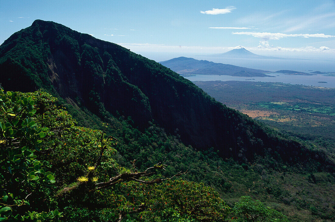 Vulcano Mombacho, Isla Zapatera, Vulcano Concepcion, Lake Nicaragua, Nicaragua, Central America