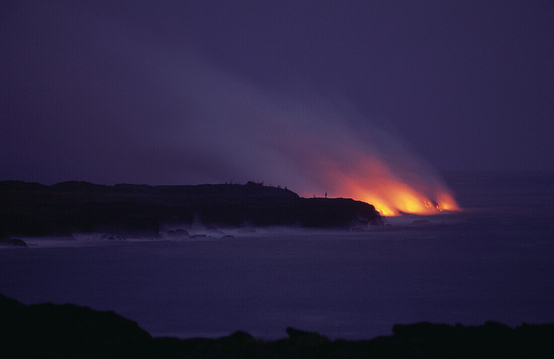 Lava flow at night, Pu'u O'o crater, flowing into the sea near Kamoamoa, Kilauea, Big Island, Hawaii, USA