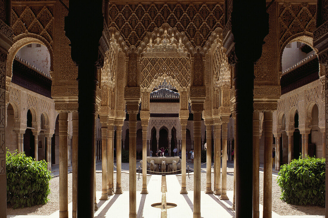 Löwenhof, Patio de los Loenes, in der Burganlage Alhambra, Granada, Andalusien, Spanien