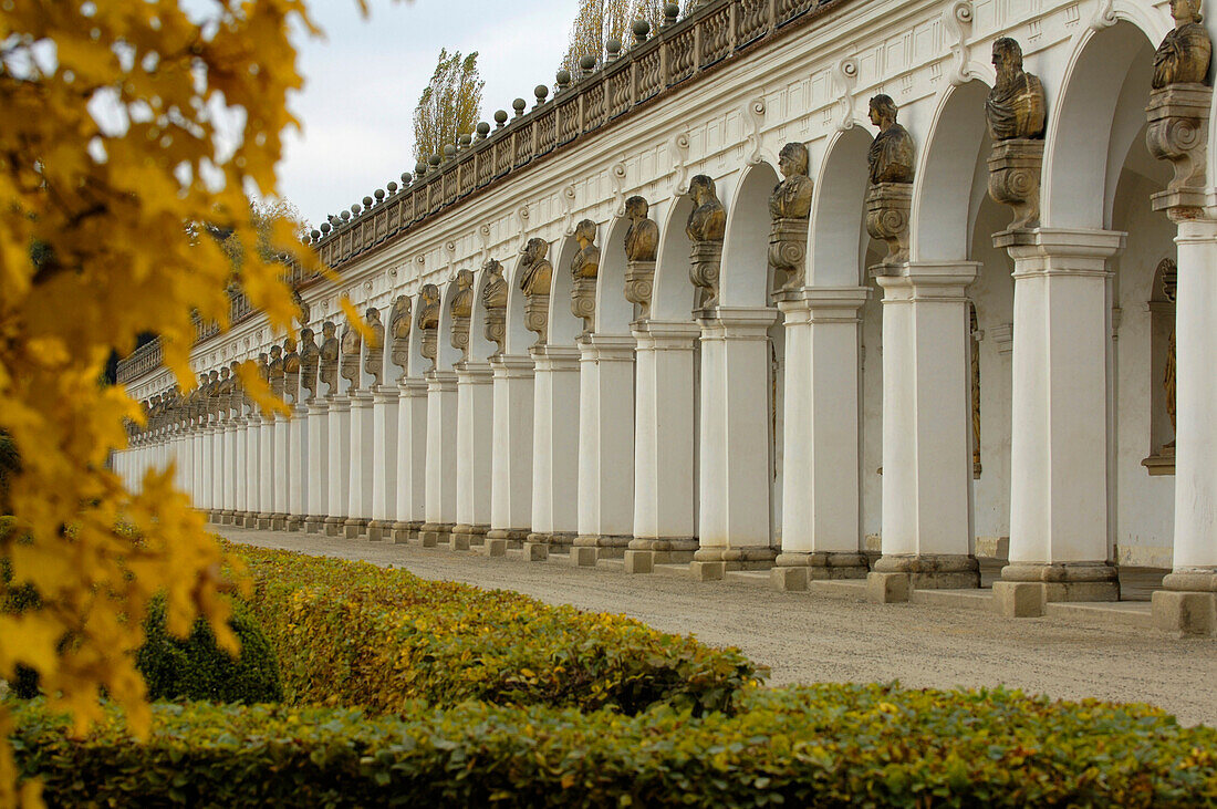 Blumengarten mit Kolonnade, Kromeritz, Tschechien