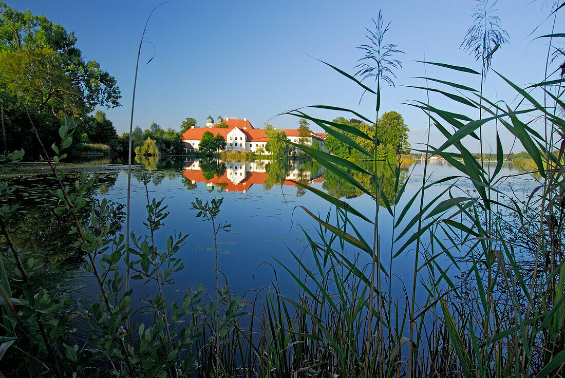 Kloster Seeon im Seeoner See, Chiemgau, Oberbayern, Bayern, Deutschland