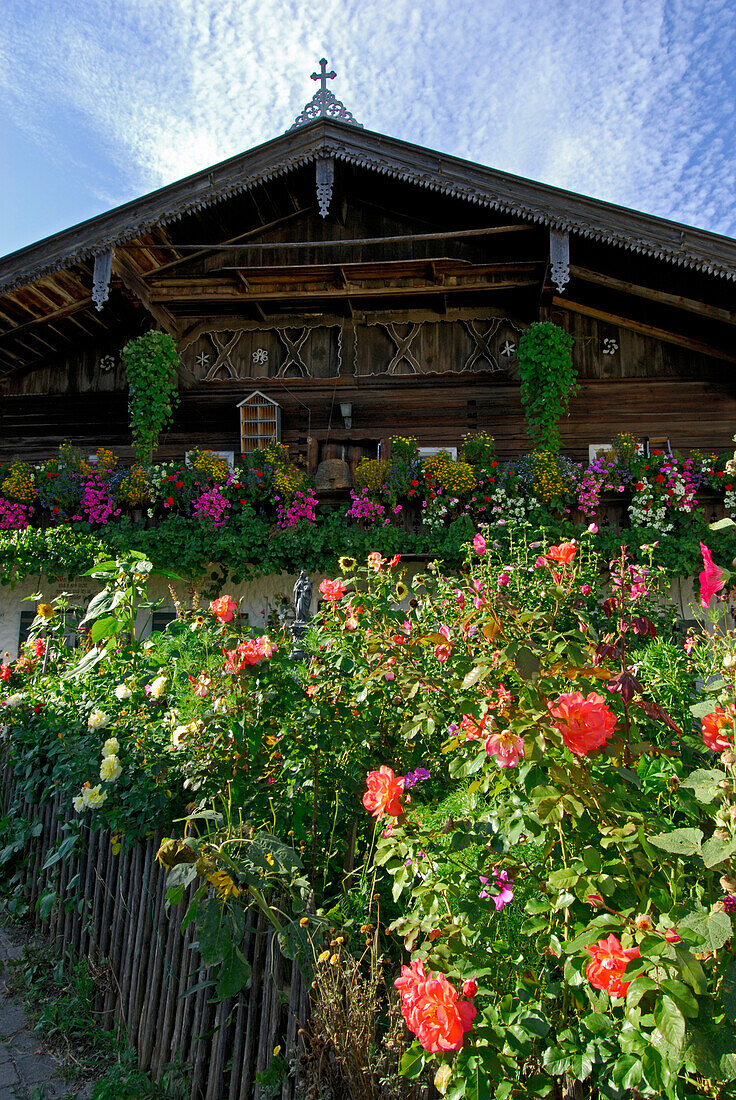 flower garden in front of farmhouse, Petting, lake Waginger See, Chiemgau, Upper Bavaria, Bavaria, Germany