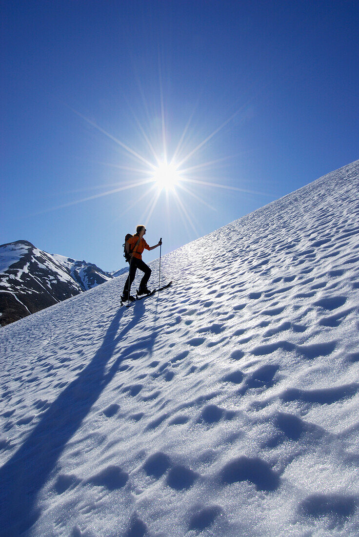 Back-country skier ascending Leutkircher Hütte, Lechtal Alps, Vorarlberg, Austria