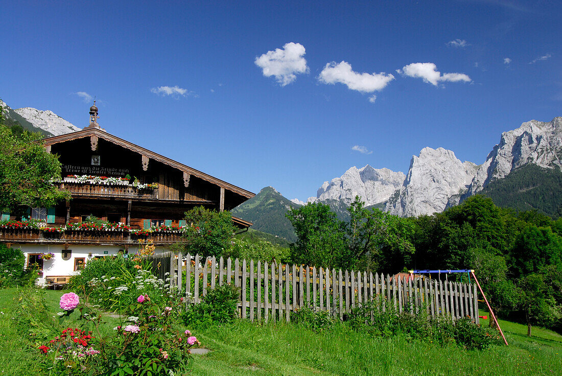 alpine farmhouse of Hinterkaiser, valley Kaisertal, Wilder Kaiser, Kaiser range, Tyrol, Austria