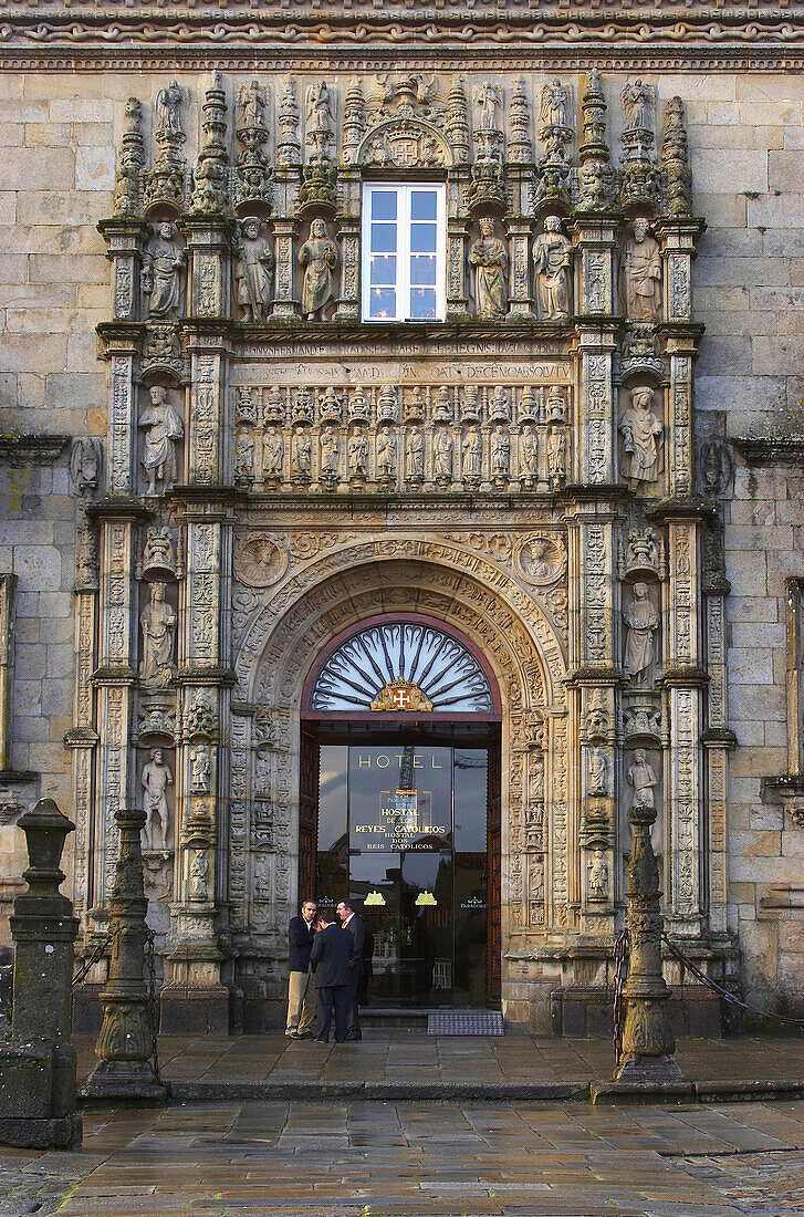 Praza do Obradoiro mit früherem Pilgerspital Hostal Reyes Católicos, Hospital Real, heute Hotel Parador, Santiago de Compostela, Galacien, Spanien
