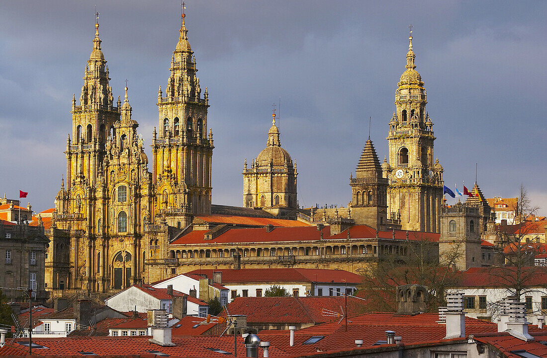 The old city with westside view of Cathedral, Catedral de Santiago de Compostela, Santiago de Compostela, Galicia, Spain