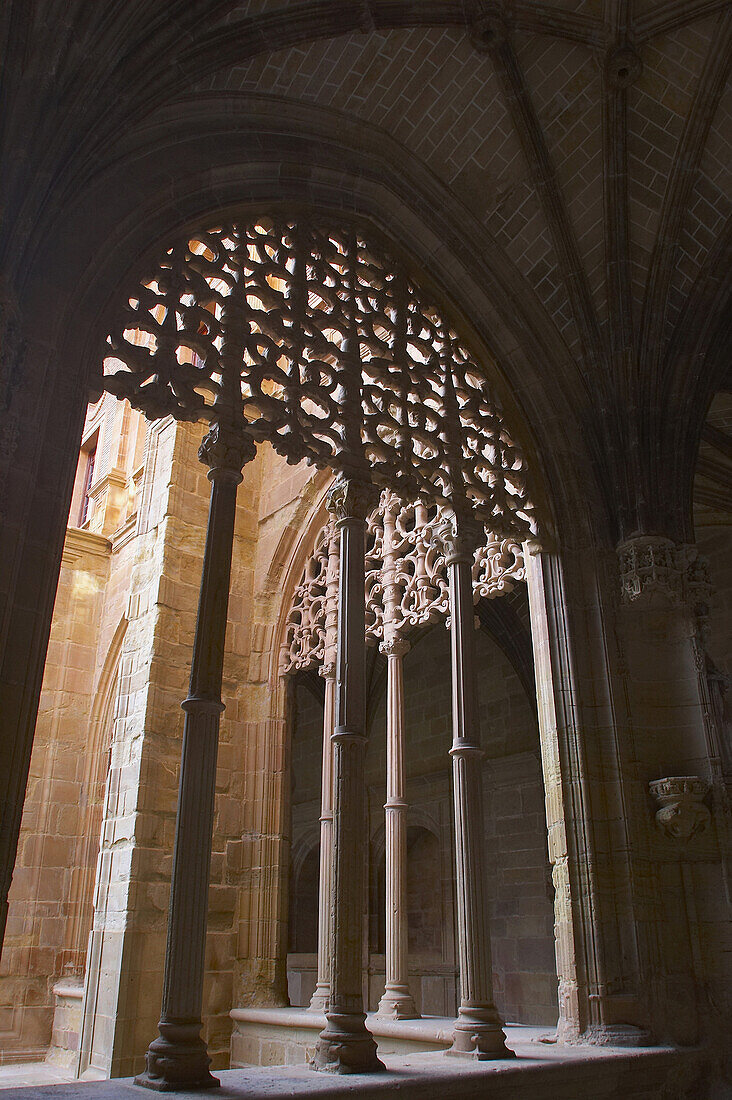 Innenansicht von Monasterio de Santa María la Real, Kreuzgang, Jakobsweg, Nájera, La Rioja, Spanien