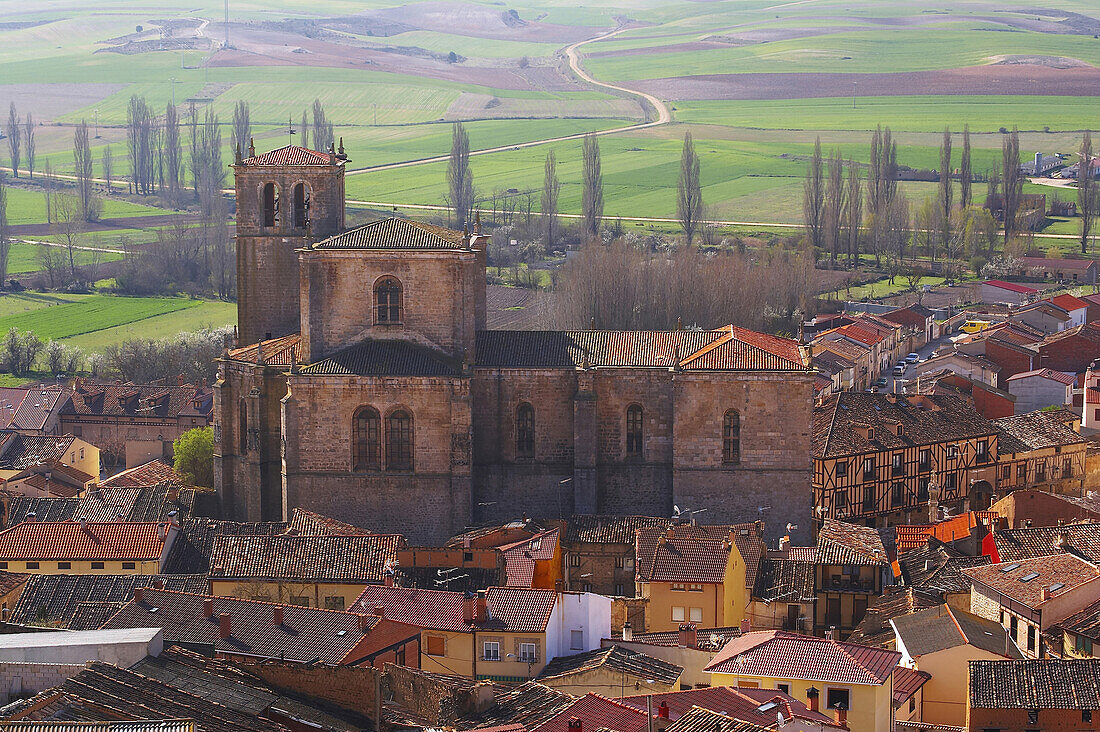 Stadtansicht von Penaranda de Duero und Landschaft, Burgos, Kastilien-León, Spanien