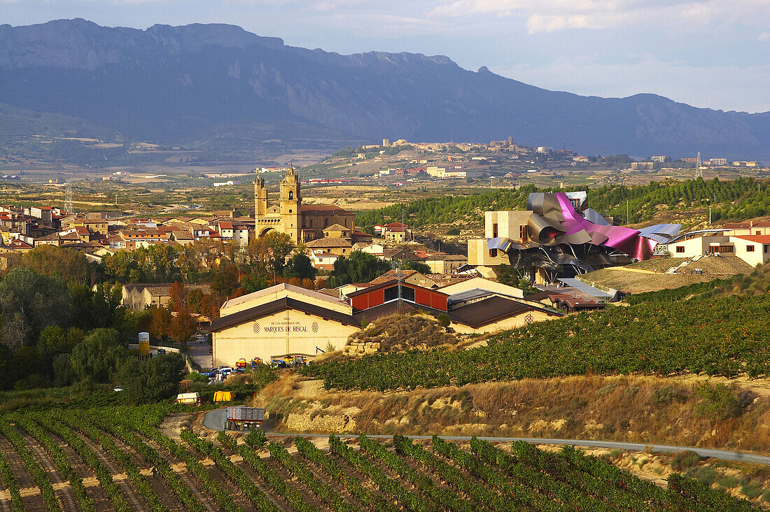 Hotel von Frank Gehri auf dem Gelände der Bodegas de los Herederos de Marqués de Riscal, ältestes Weingut der Rioja, Elciego, Baskenland, Spanien