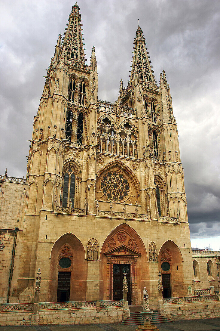 Westfassade der Kathedrale Santa Maria, Burgos, Kastilien-Leon, Spanien