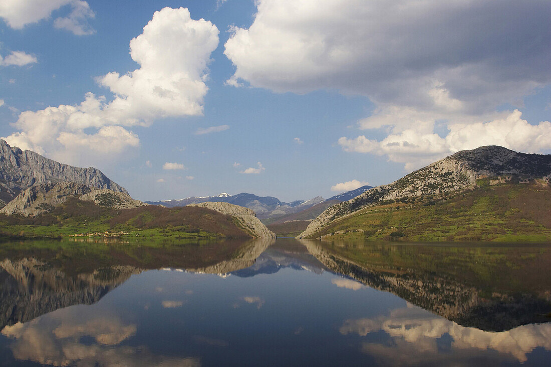 Landscape of a reservoir with reflection, Embalse de Porma, snow covered mountains in the background, Codillera Cantabrica, Castilla León, Spain