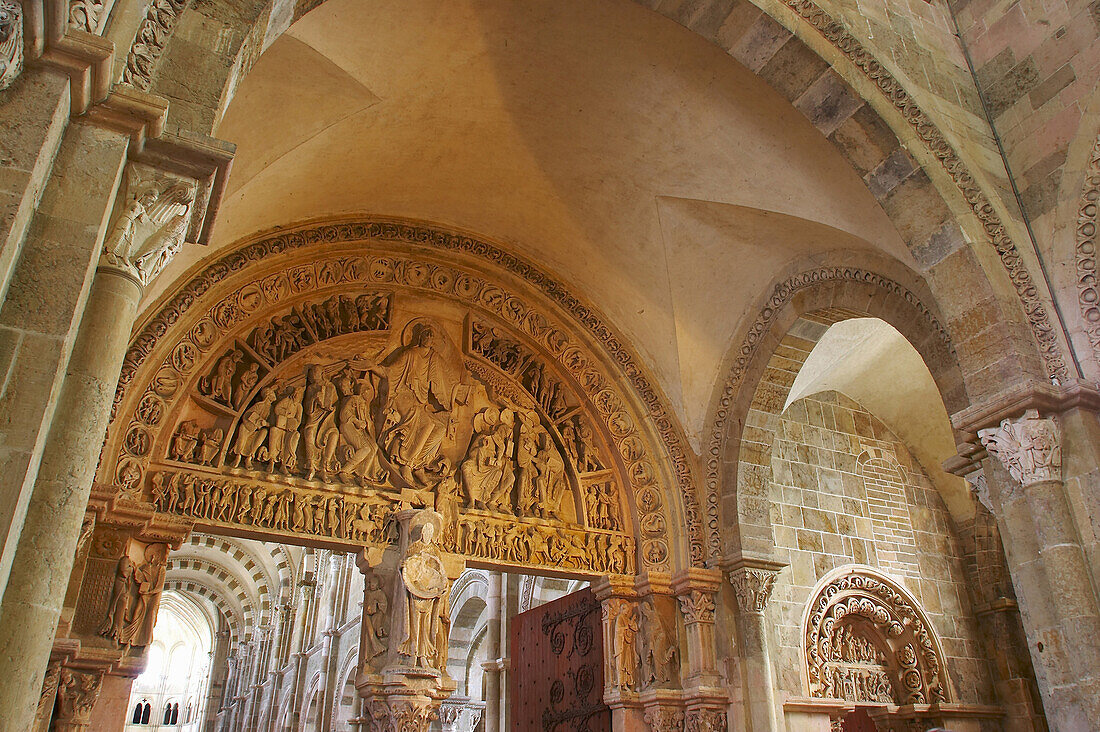 Inside the main portal showing presentation of the miracle of Whitsun in former monastery church of St.Madelaine, Vezelay, Department Yonne, France