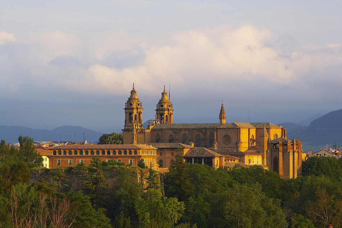 Kathedrale Metropolitana im Morgenlicht, Pamplona, Navarra, Spanien