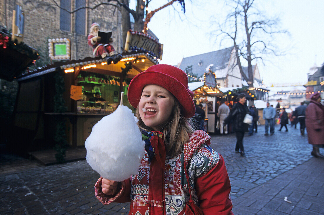 Goslar, Christmas market, child with fairy floss, Harz Mountains, Lower Saxony, northern Germany