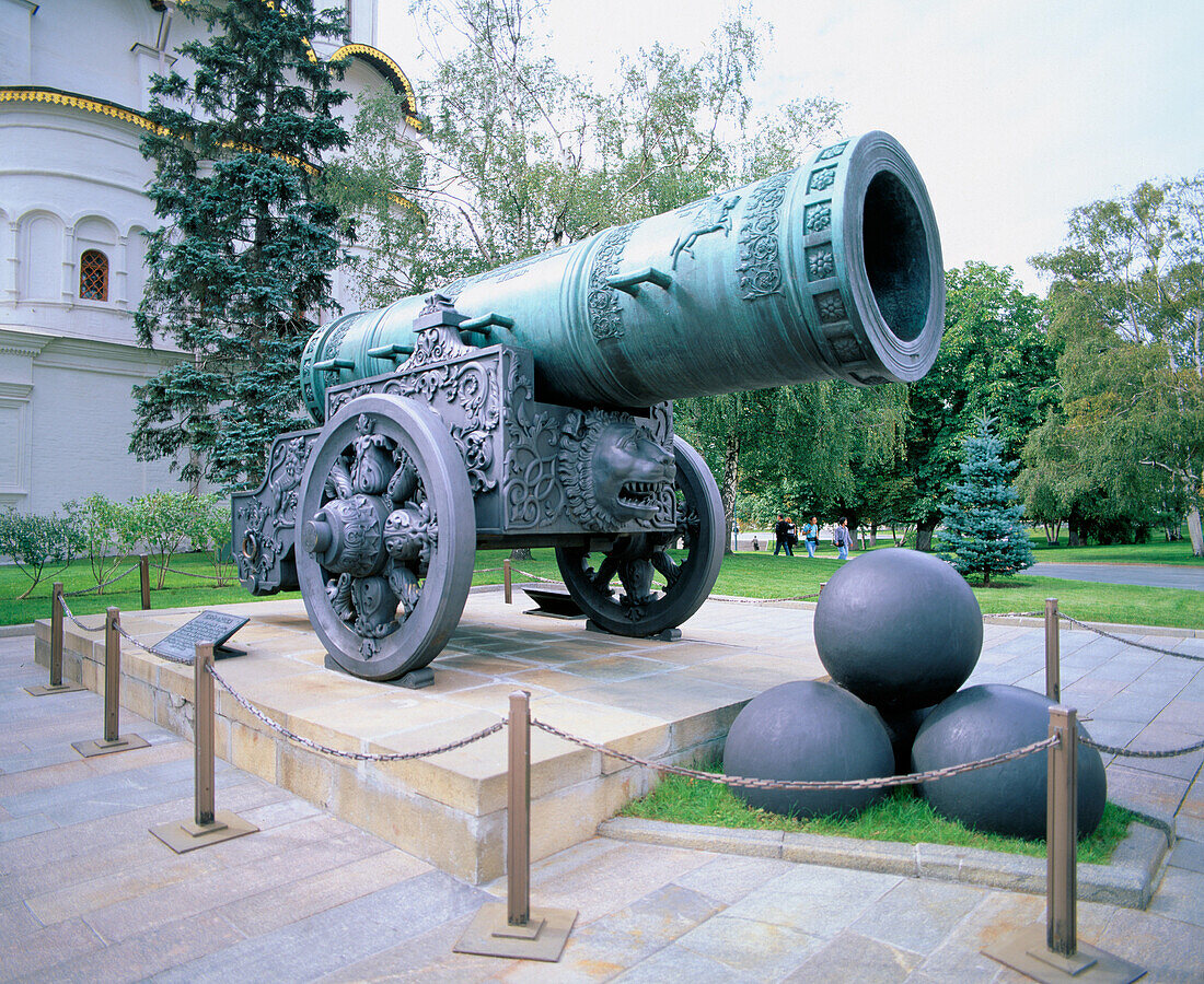 Tsar s cannon. Kremlin. Moscow. Russia