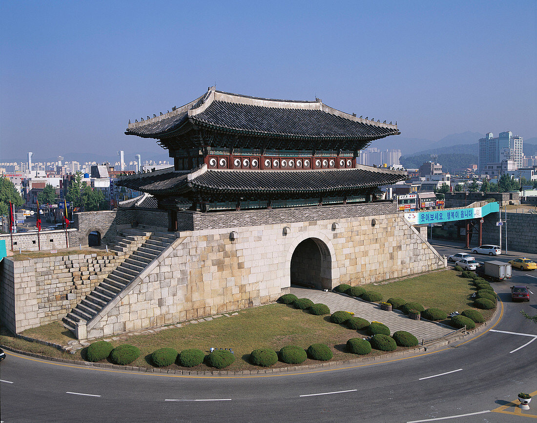 Janganmun gate (north gate), part of the old Hwaseong fortress. Suwon. South