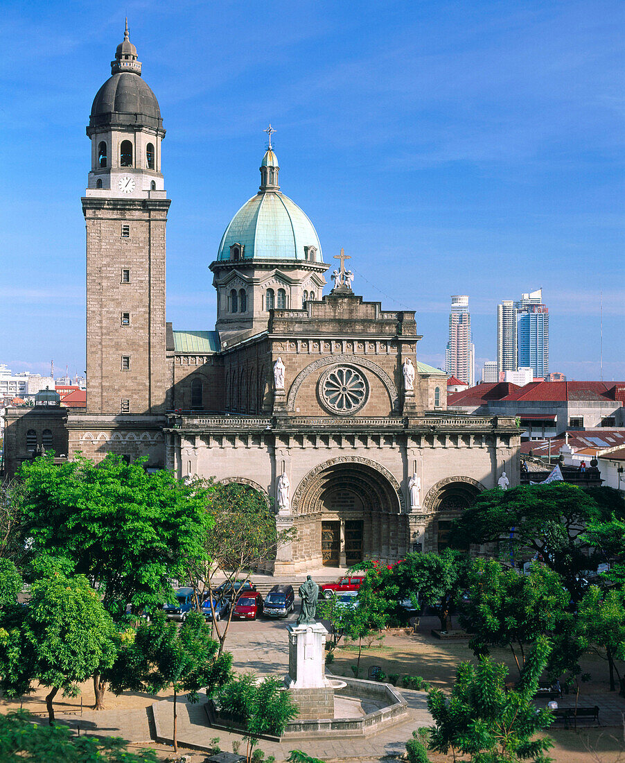 Plaza de Roma and cathedral. Intramuros. Manila. Philippines