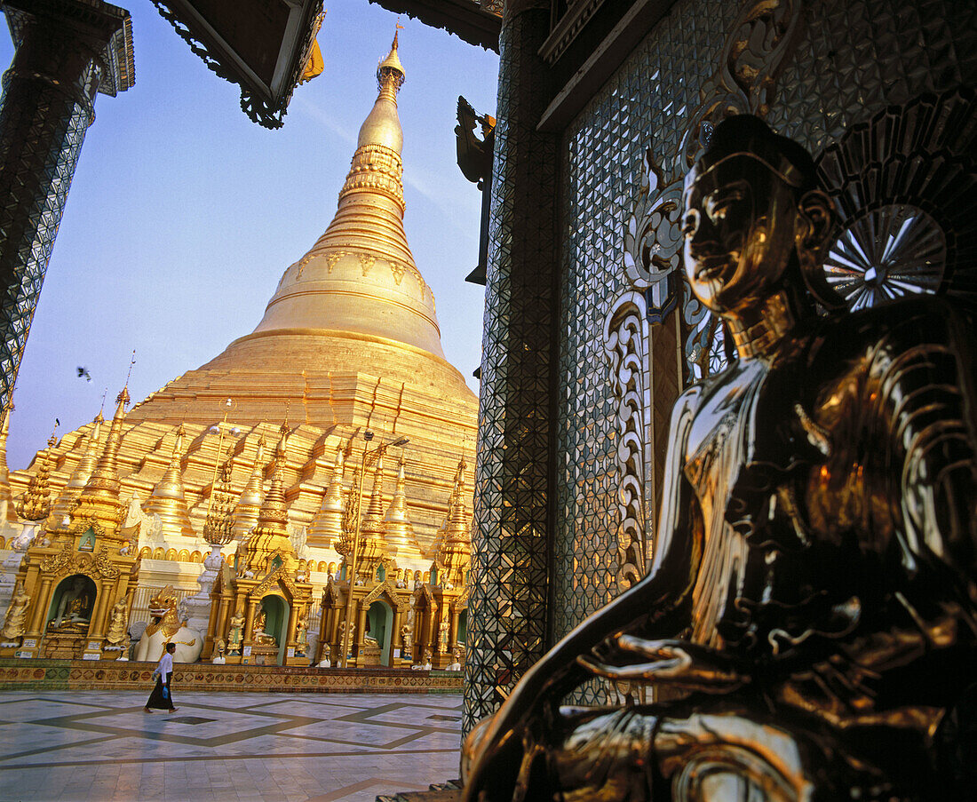 Shwedagon pagoda. Yangoon. Myanmar