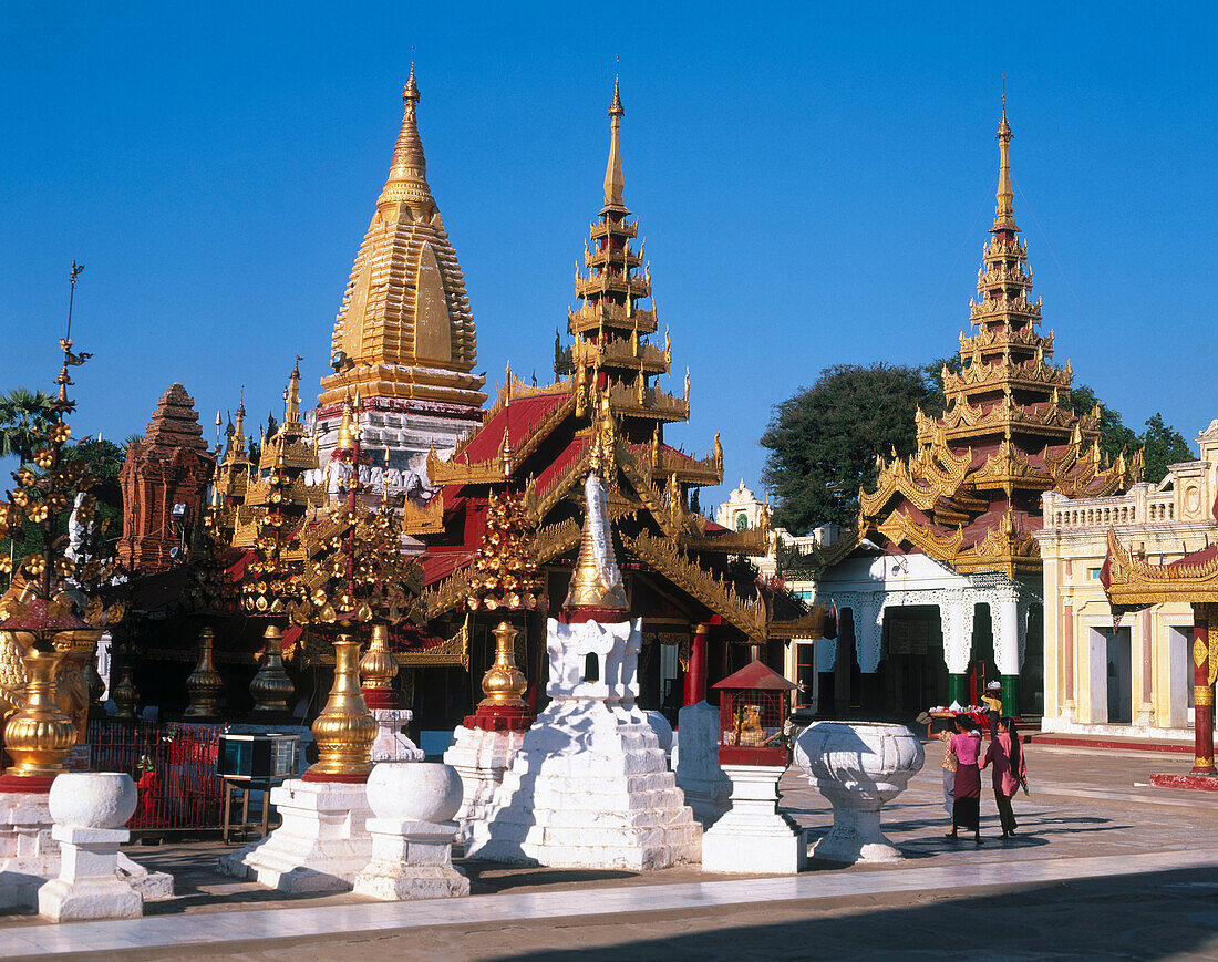 Shwezigon Pagoda. Bagan. Myanmar (Burma)