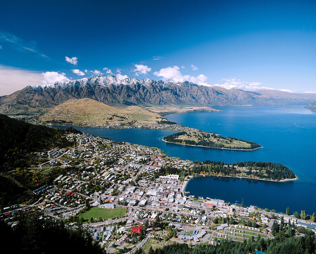 Lake Wakatipu, Queenstown city. South Island, New Zealand