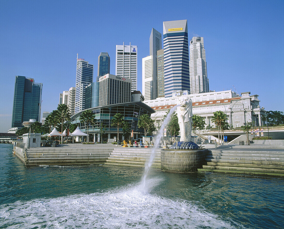 The Merlion and downtown Singapore